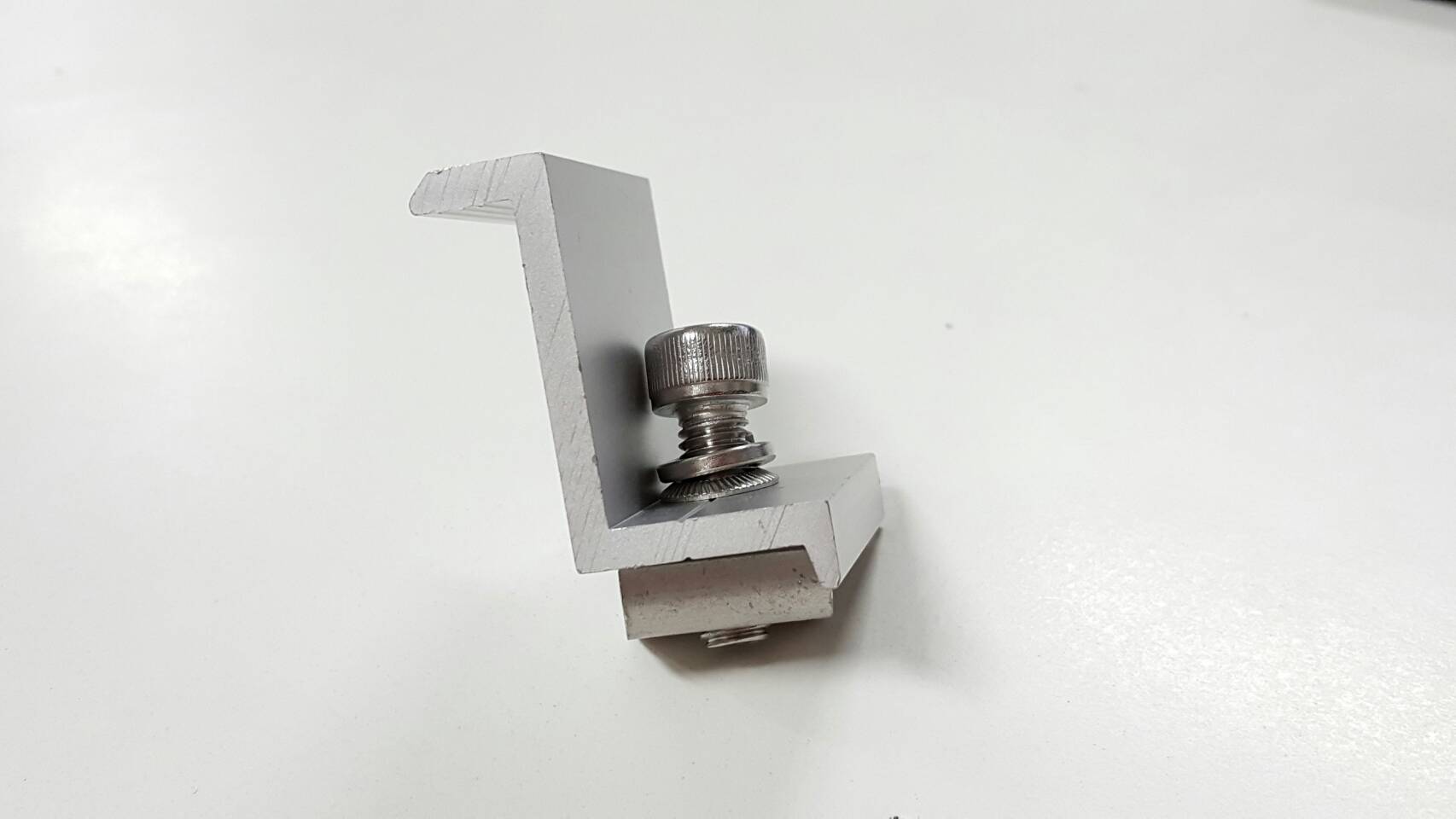 End Clamp Kit 35mm. (อุปกรณ์สำหรับยึดขอบรอบนอกของแผงโซล่าร์เซลล์)
