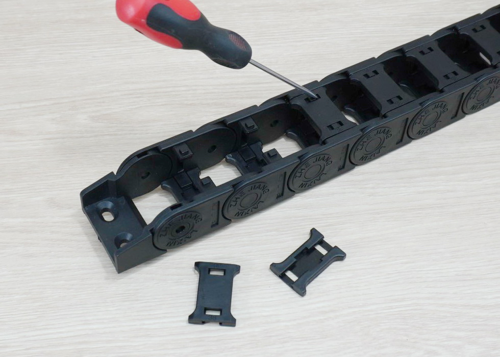 25 X 38 mm Cable Drag Chain R55mm ยาว 1M และ End Bridge Connectors (Bridge opening)