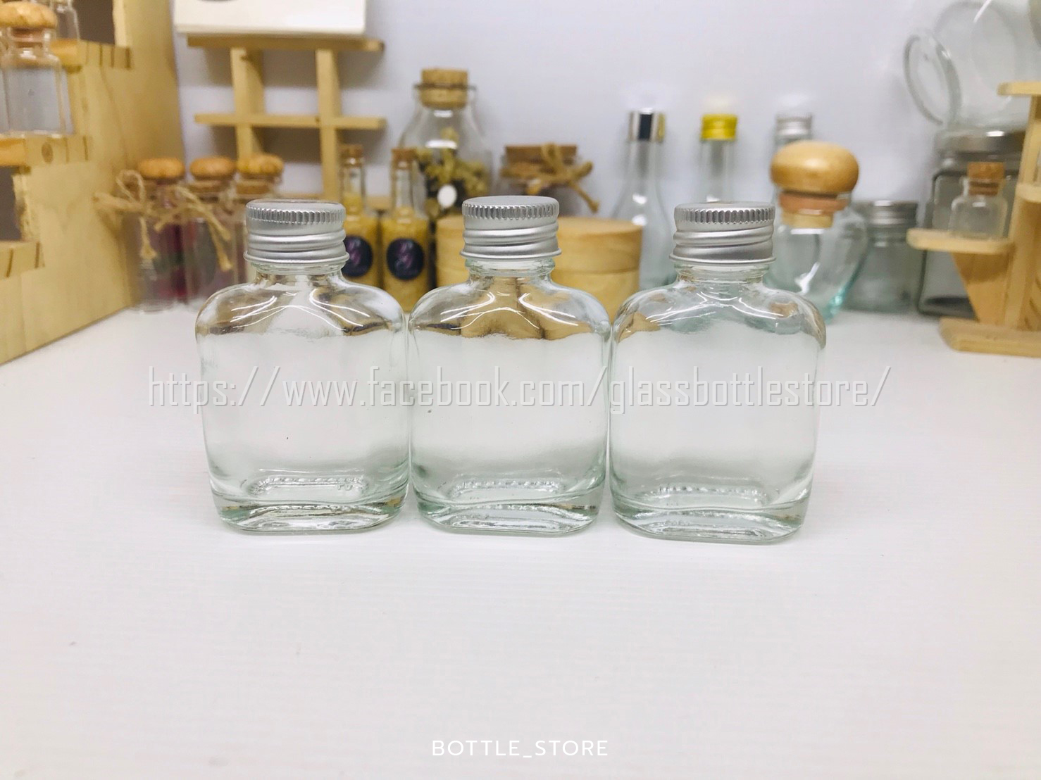 ขวดแก้ว แบน 30ml ฝาเกลียวสีเงิน
