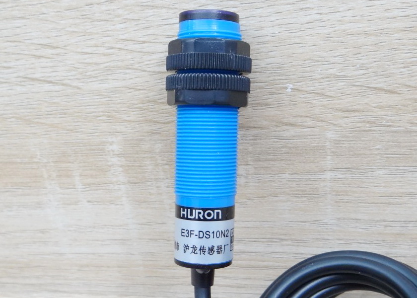 E3F-DS10N2 Infrared Photoelectric Sensor 0-10cm Detection Range (NPN, NC)