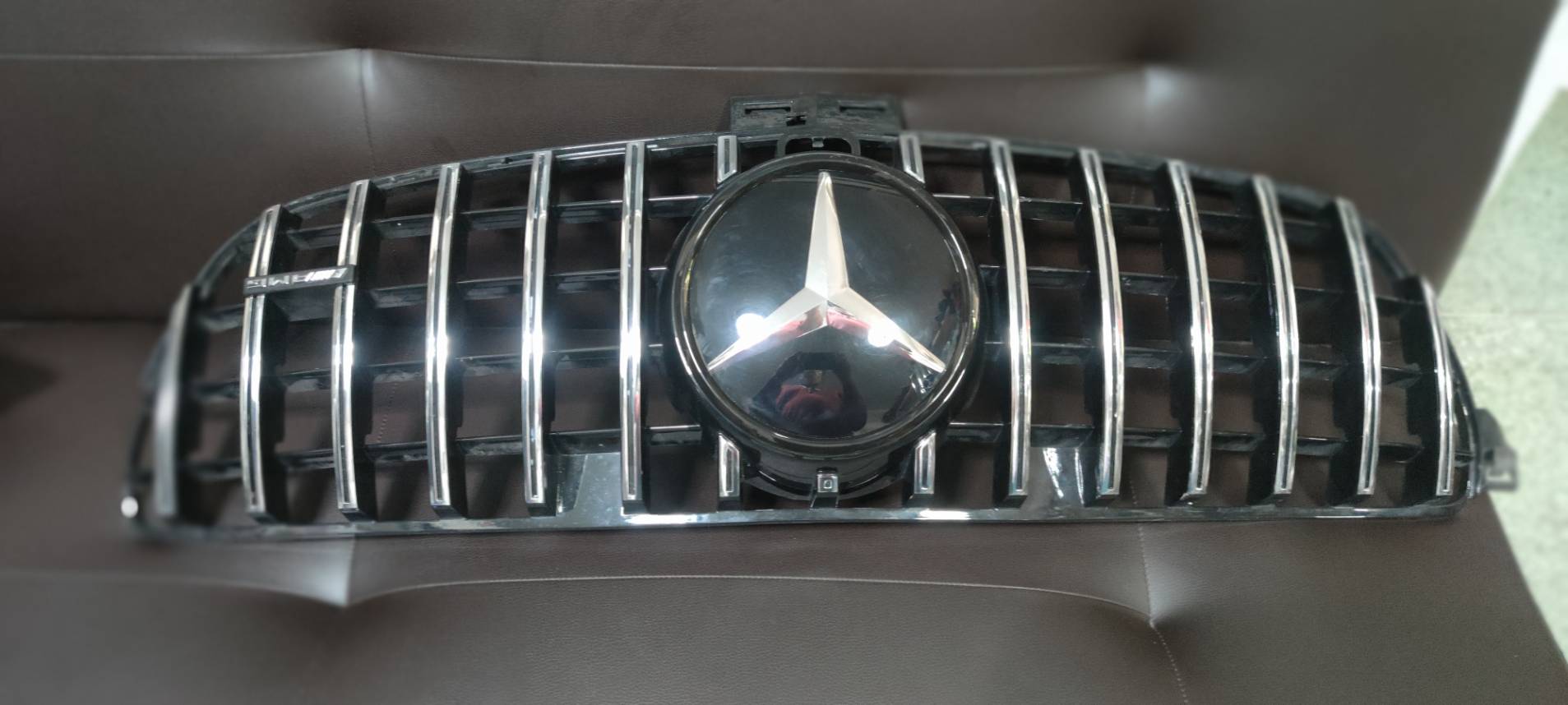 หน้ากระจัง BENZ W166 AMG มีรอยนิดหน่อย
