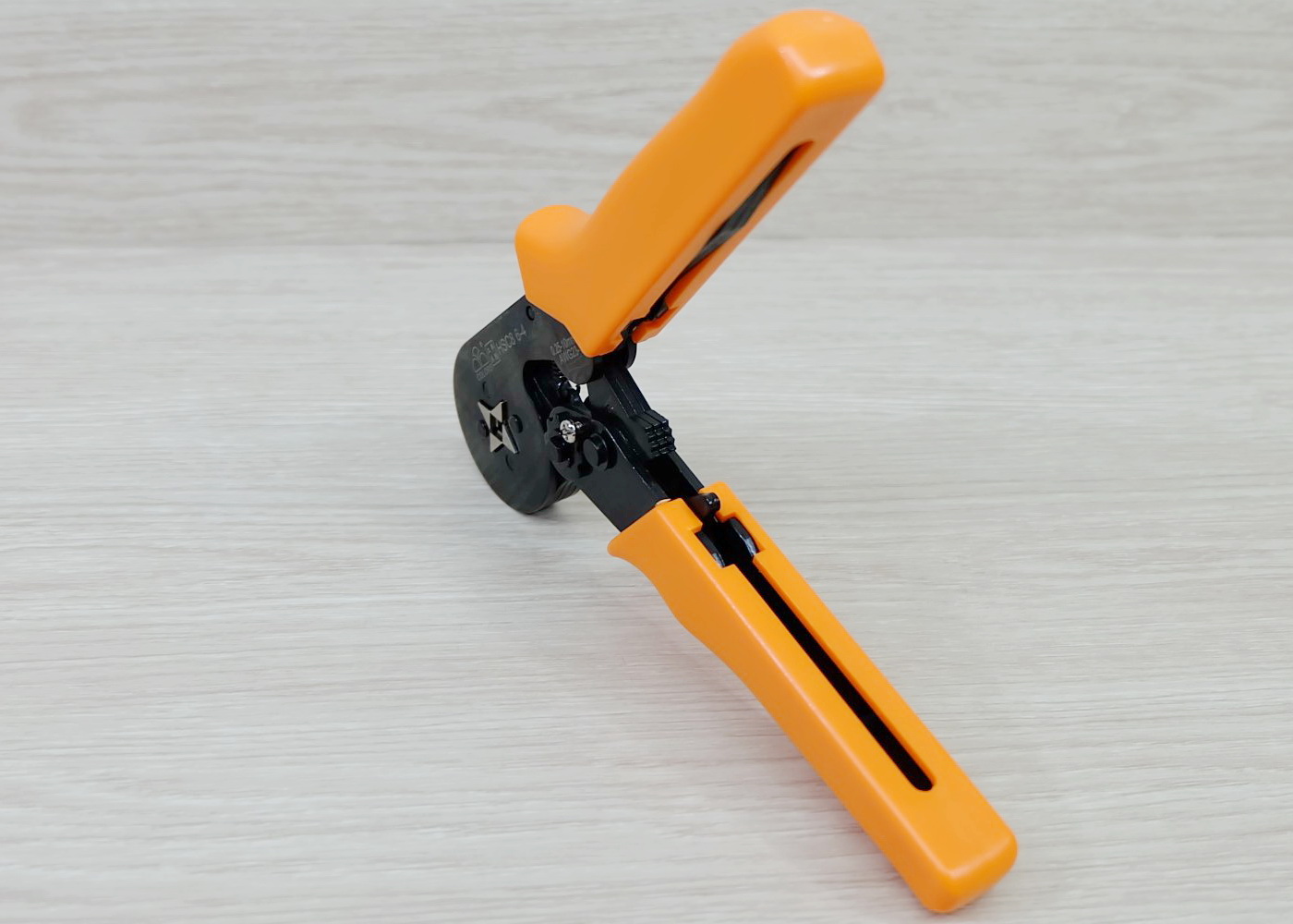 HSC8 6-4 คีมเข้าหัวสายไฟ 0.25-10 mm Tubular Terminal Crimper 23-7AWG