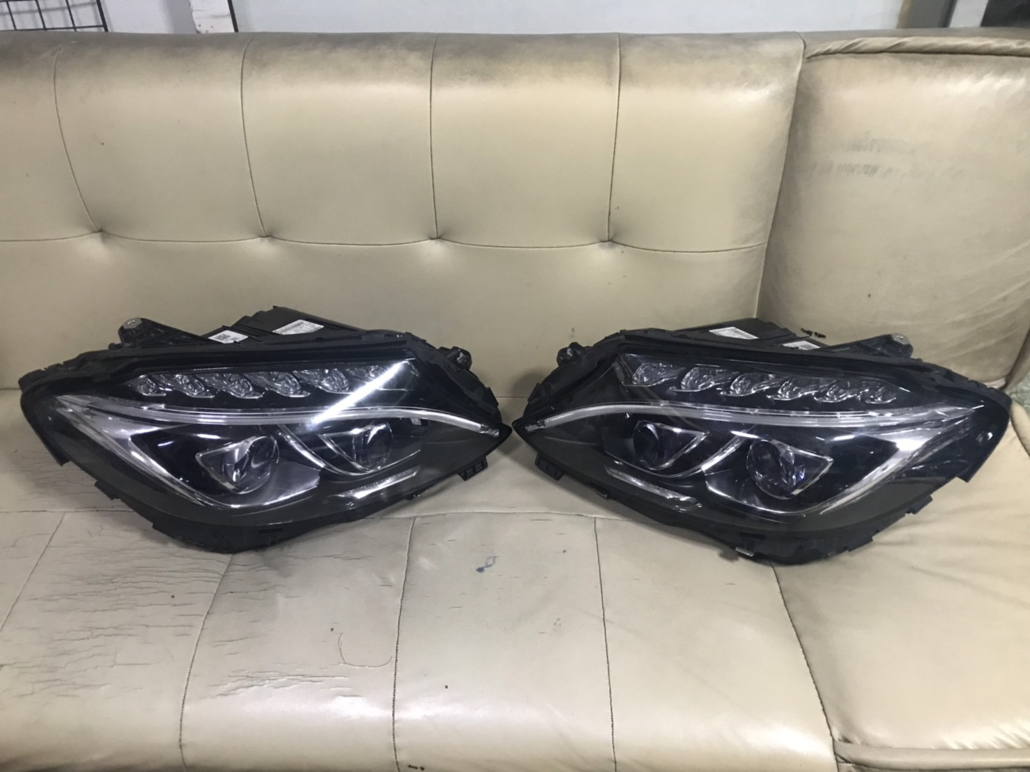 เสื้อไฟหน้า BENZ W205 XENON L+R (ซ้าย+ขวา) หน้าขาว สวย มือสอง สภาพ90%