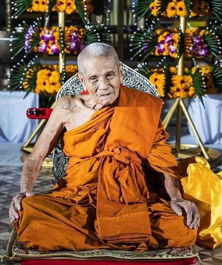 ลูกอมหล่อโบราณ (ยันต์พระเจ้า 5 พระองค์) รุ่นเจ้าสัวแสนล้าน เนื้อเงินยวงปัดเงา หลวงปู่อิ่ม ปัญญาวุโธ ปี67 วัดทุ่งนาใหม่ จ.นครศรีธรรมราช (อุดกริ่ง ผงพุทธคุณ มีโค้ด หมายเลข 1695)