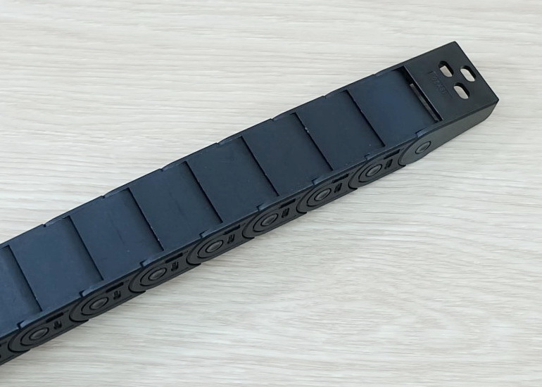 15 x 20 mm Cable Drag Chain R38mm ยาว 1M และ End Connectors (Semi-Enclosed)