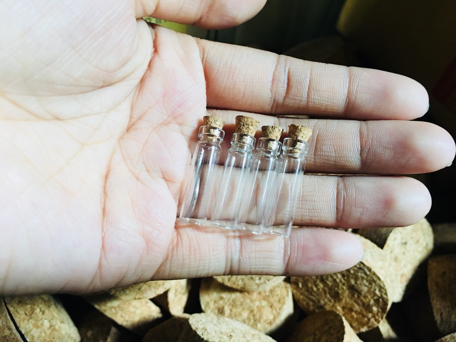 ขวดแก้ว จิ๋ว 1ml(ยาว) .ฝาก๊อก