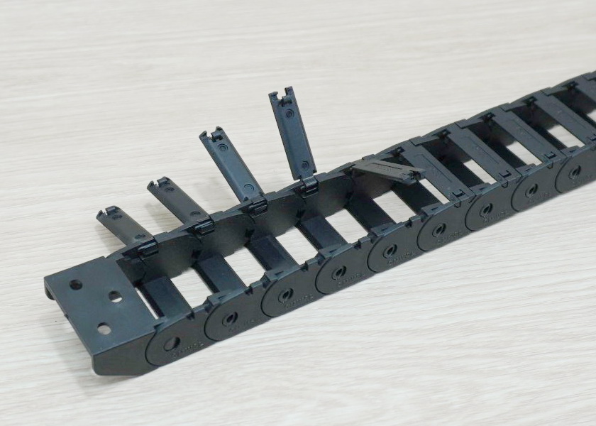 15 X 30 mm Cable Drag Chain R38mm ยาว 1M และ End Connectors (Bridge open outside)