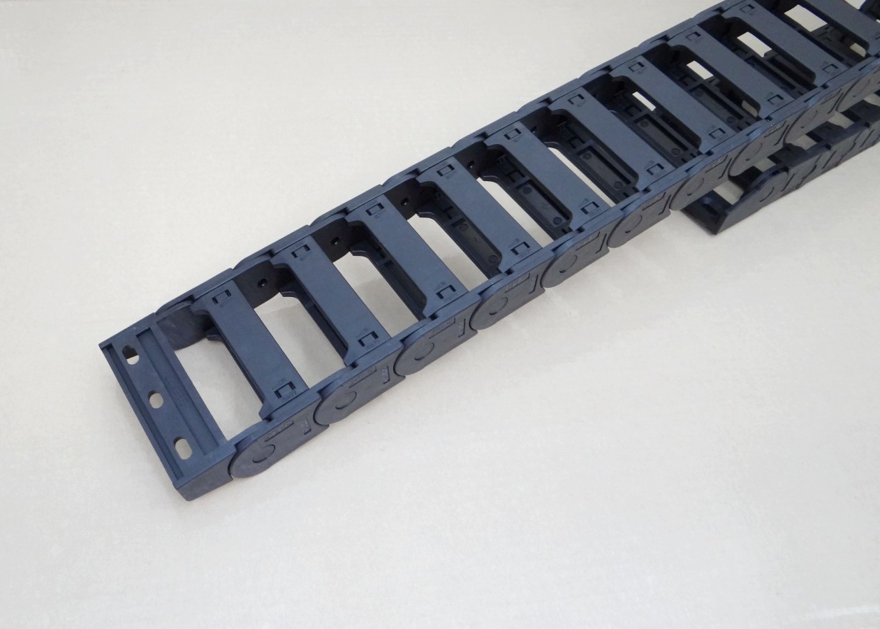 25 X 77 mm Cable Drag Chain R40mm ยาว 1M และ End Bridge Connectors (Bridge opening)