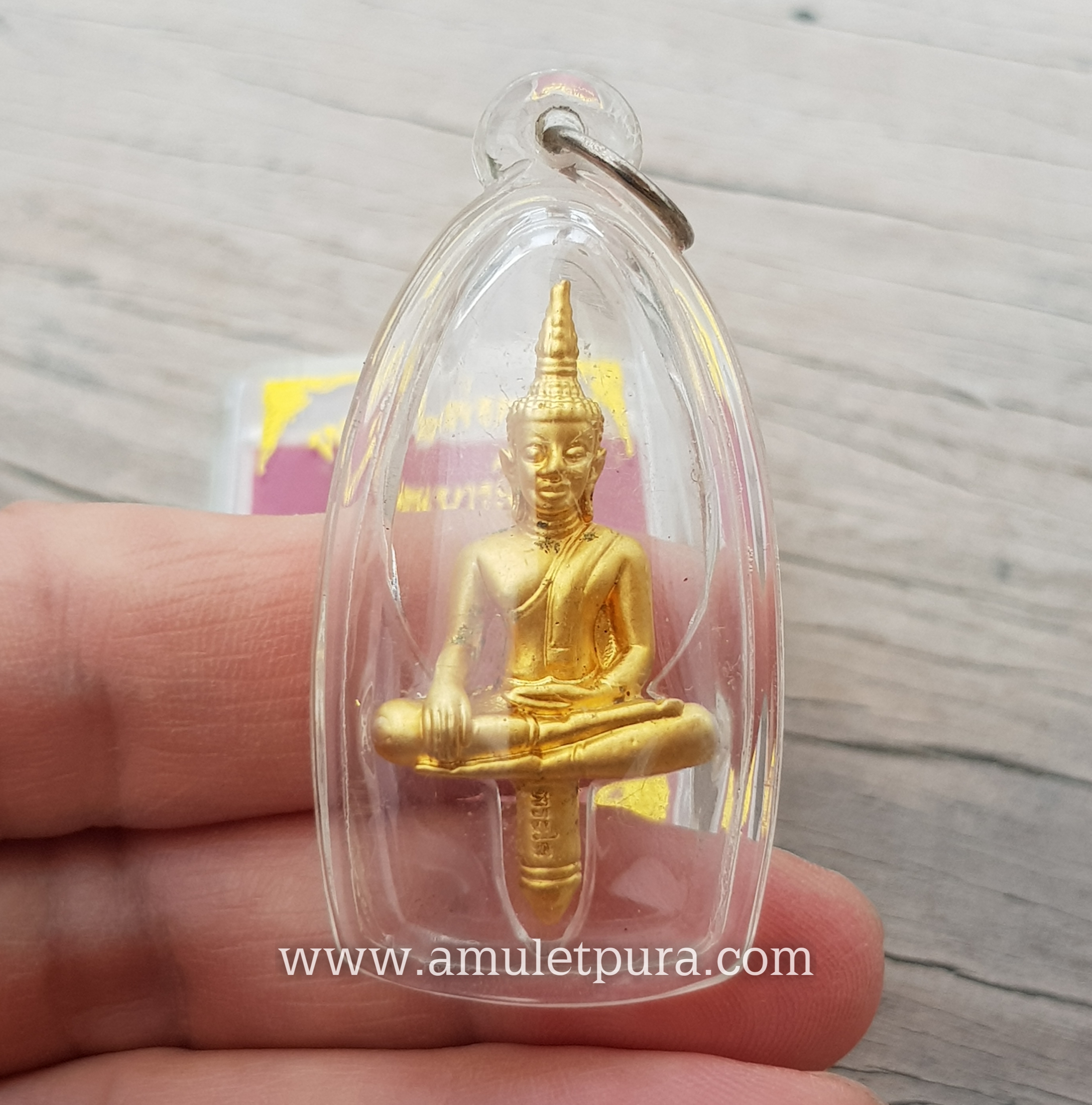 พระยอดธงหลวงพ่อพระใส(ไมครอนใหญ่)รุ่นบารมีพ่อ ปี52 วัดโพธิ์ชัย จ.หนองคาย(พร้อมเลี่ยมกันน้ำ)