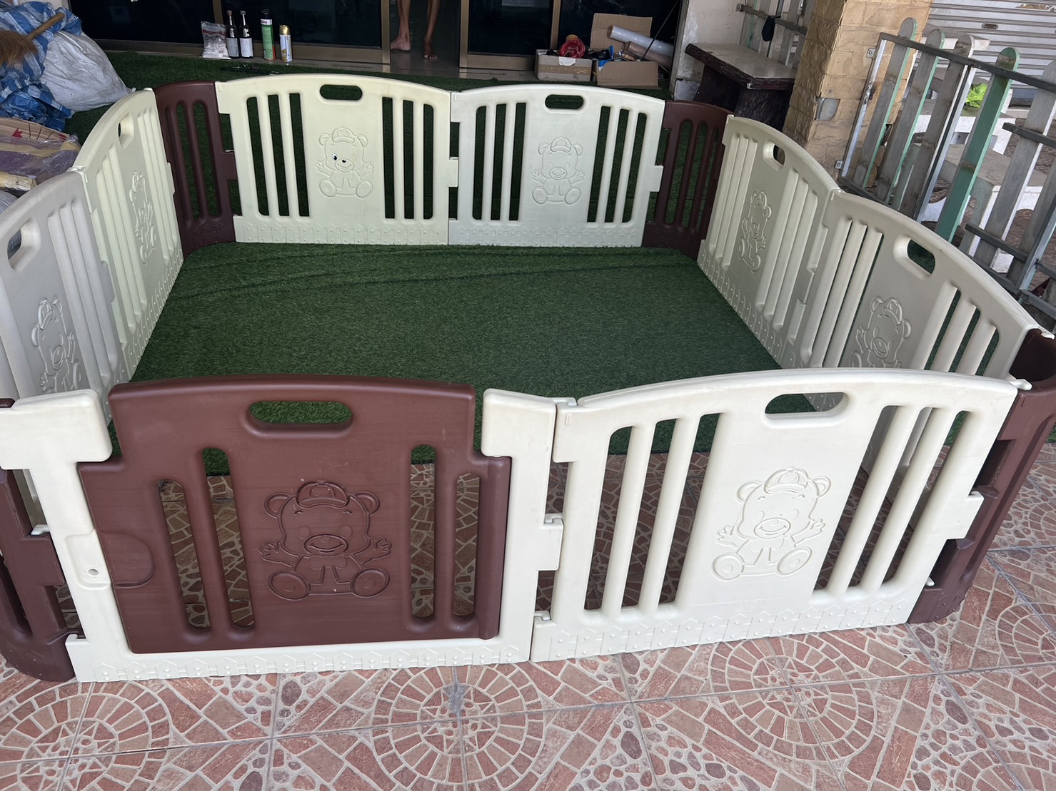 Eduplay คอกเด็กเกาหลี สีน้ำตาล size L ขนาด 217x217x60 cm. ครอบที่นอน6ฟุต ตำหนิ ตัวล็อคประตูหาย
