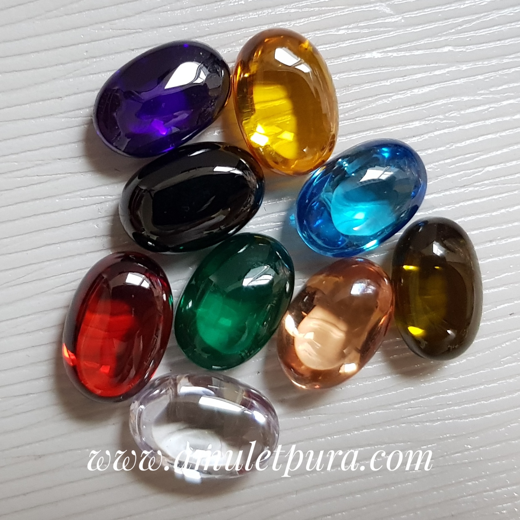 เพชรพญานาค สัณฐานรีหลังเบี้ย ขนาด1.5ซ.ม. ทุกสี(ยกเว้นสีน้ำเงิน,ฟ้า,เขียว)