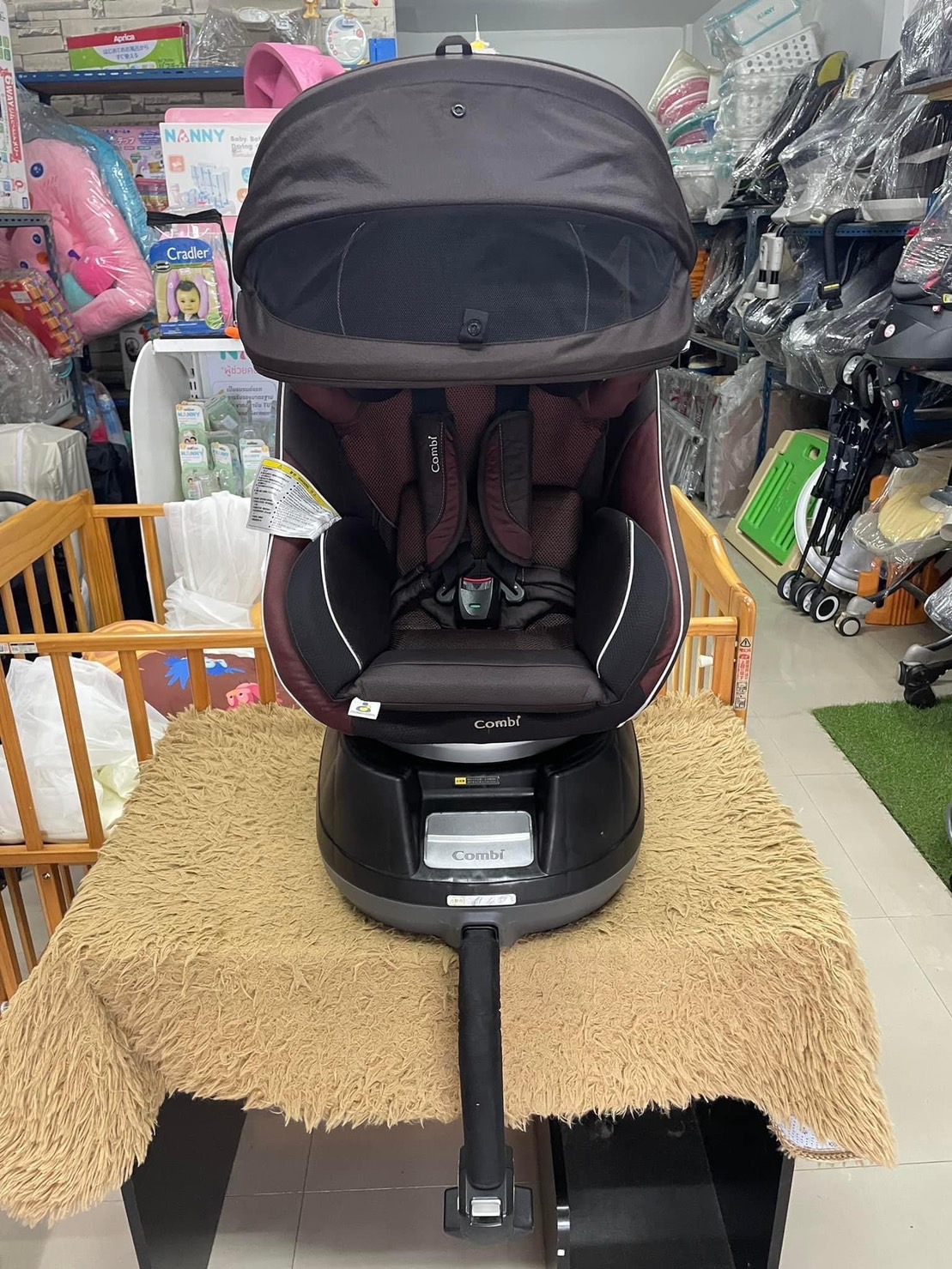 Combi คาร์ซีท Combi Crading 360 NC570 0-4ขวบ หมุน360 มีขาค้ำเป็นตัวท็อปสุดของรุ่น NEROOM