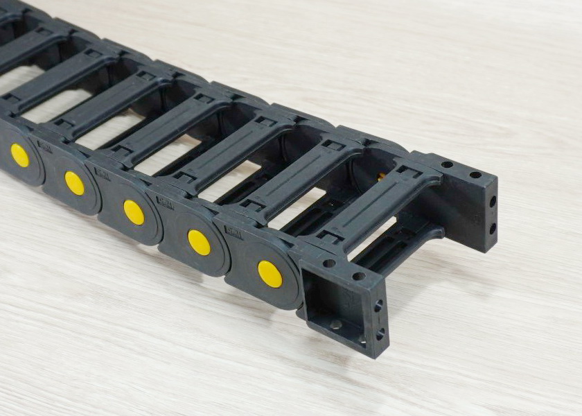 25 X 77 mm Cable Drag Chain R55mm ยาว 1M และ End Connectors (Bridge opening)