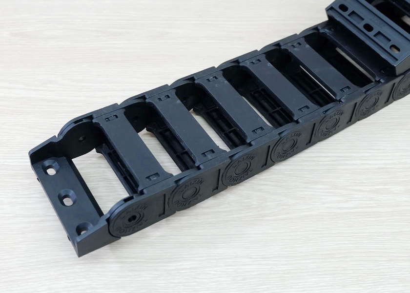 25 X 77 mm Cable Drag Chain R75mm ยาว 1M และ End Bridge Connectors (Bridge opening)