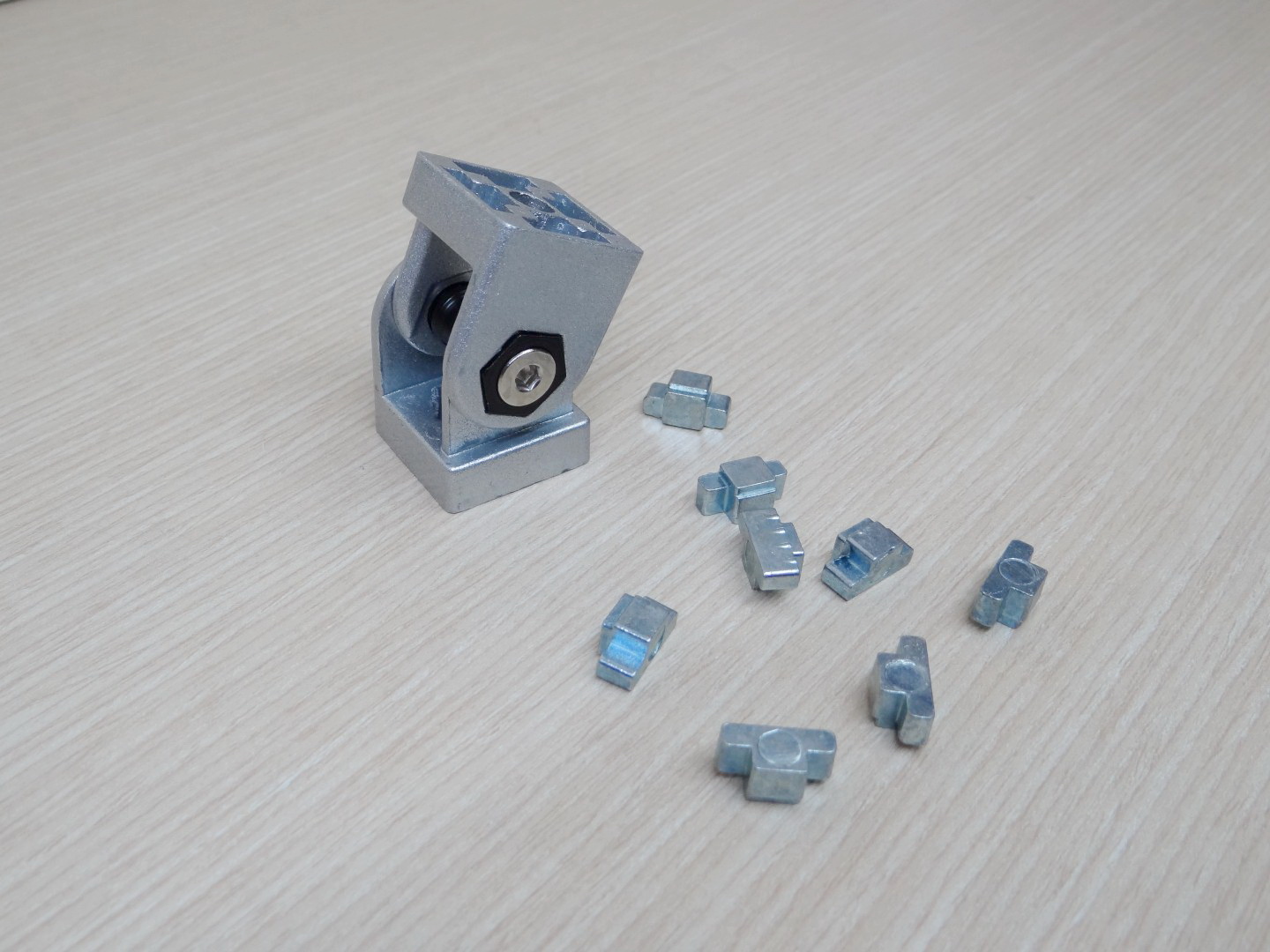 Flexible Pivot Joint Connector สำหรับ Series 30 Alu Profile