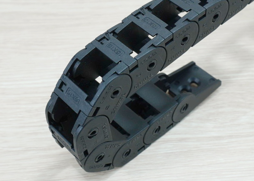 15 x 15 mm Cable Drag Chain R28mm ยาว 1M และ End Connectors (Bridge open outside)