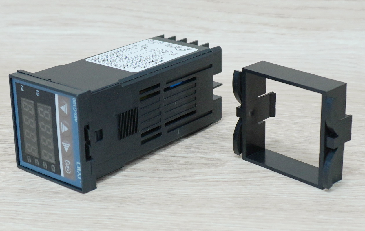 เครื่องควบคุมอุณหภูมิระบบ PID รุ่น REX-C100FK02-M*AN (240V/50HZ) + Thermocouple 0 to 400 °c