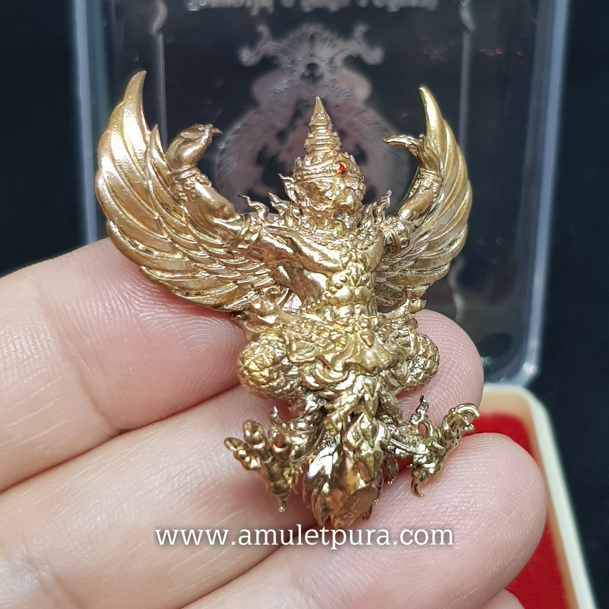 พญาครุฑผู้ทรงอิทธิฤทธิ์ทั่วหล้า(เบญจโลหะ ทับทิม)พิมพ์ใหญ่ รุ่นคำภีร์เศรษฐี168 ปี63 วัดหนองไผ่ จ.อุทัยธานี(มีโค้ด หมายเลข301)