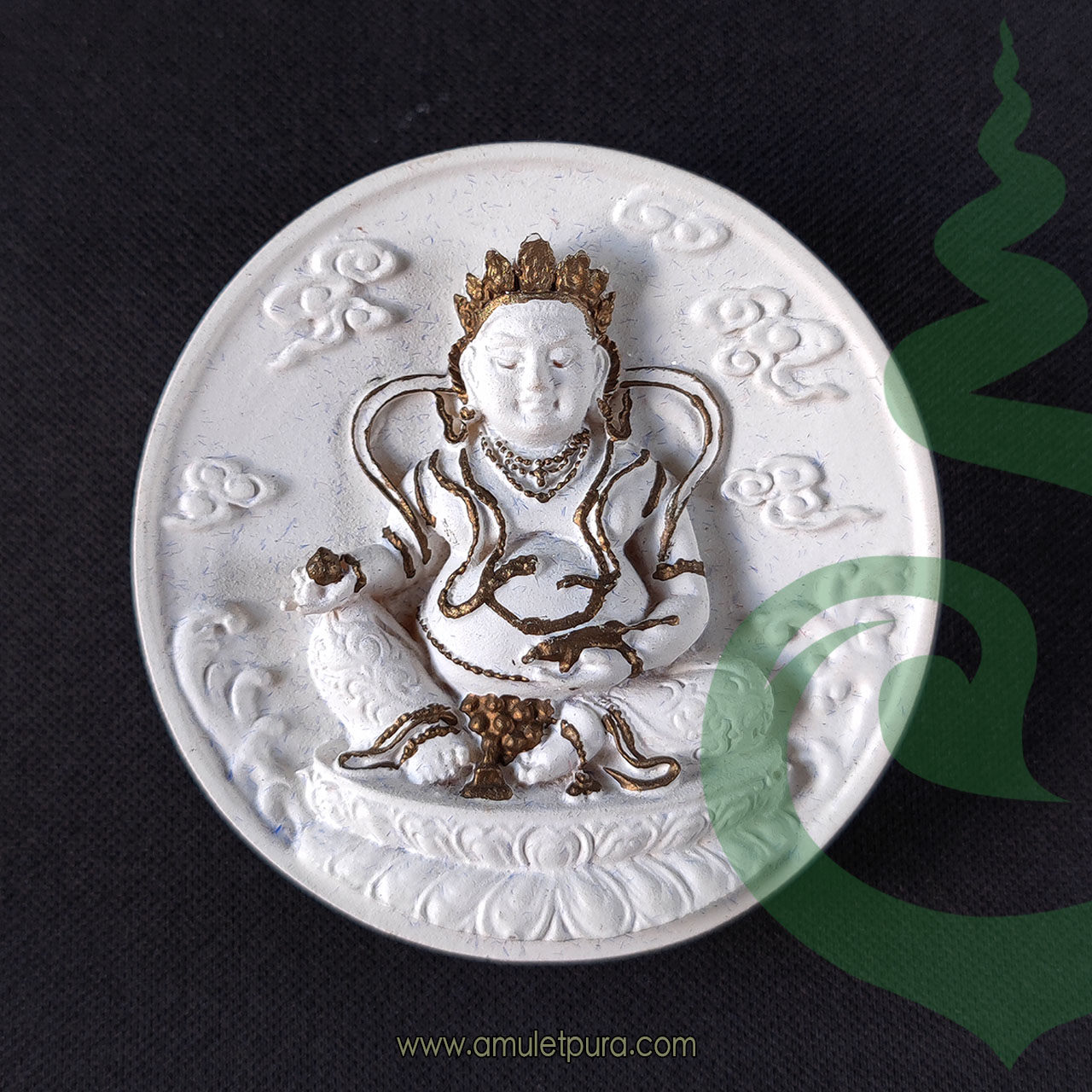 เทพเจ้าแห่งโชคลาภ (ไฉ่ซิ้งเอี้ย) หลังยันต์ 12 ราศี (ขาว เขียนทอง ขนาด 5.5 ซ.ม.) ปี51 พุทธสถานจีเต็กลิ้ม จ.นครนายก