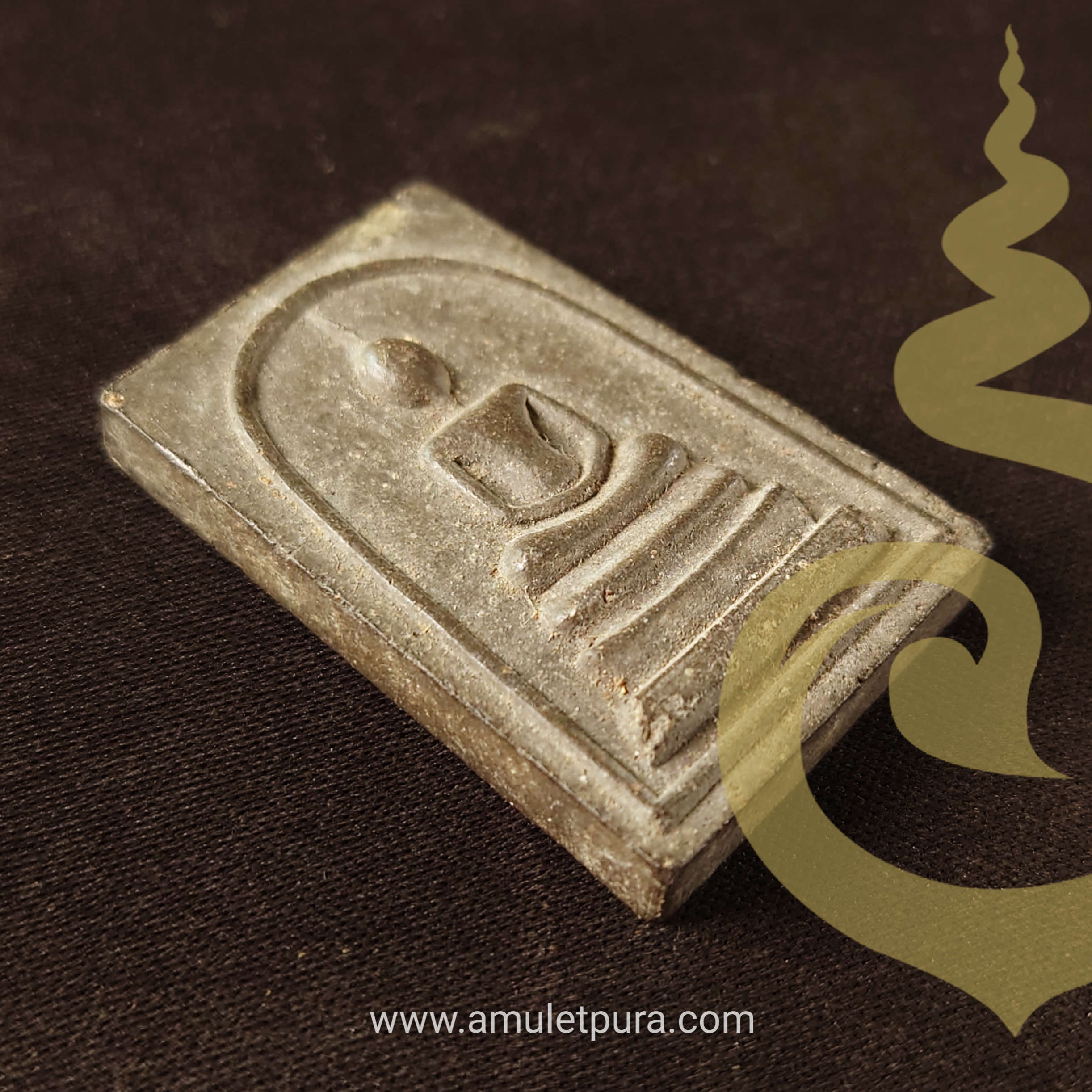 พระสมเด็จดิน 9 ประเทศ เนื้อเสมาธรรมจักร สำนักปู่สวรรค์ ปี16 เนื้อสวยมาก พร้อมกล่องเดิมจากวัด