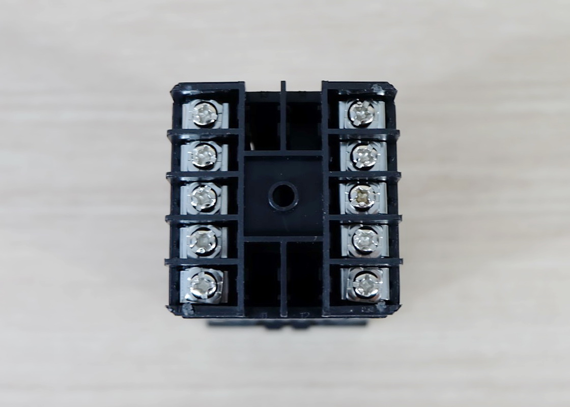 เครื่องควบคุมอุณหภูมิระบบ PID รุ่น REX-C100FK02-V*DA (No alarm) 240V/50HZ + Thermocouple 0 to 400 °c