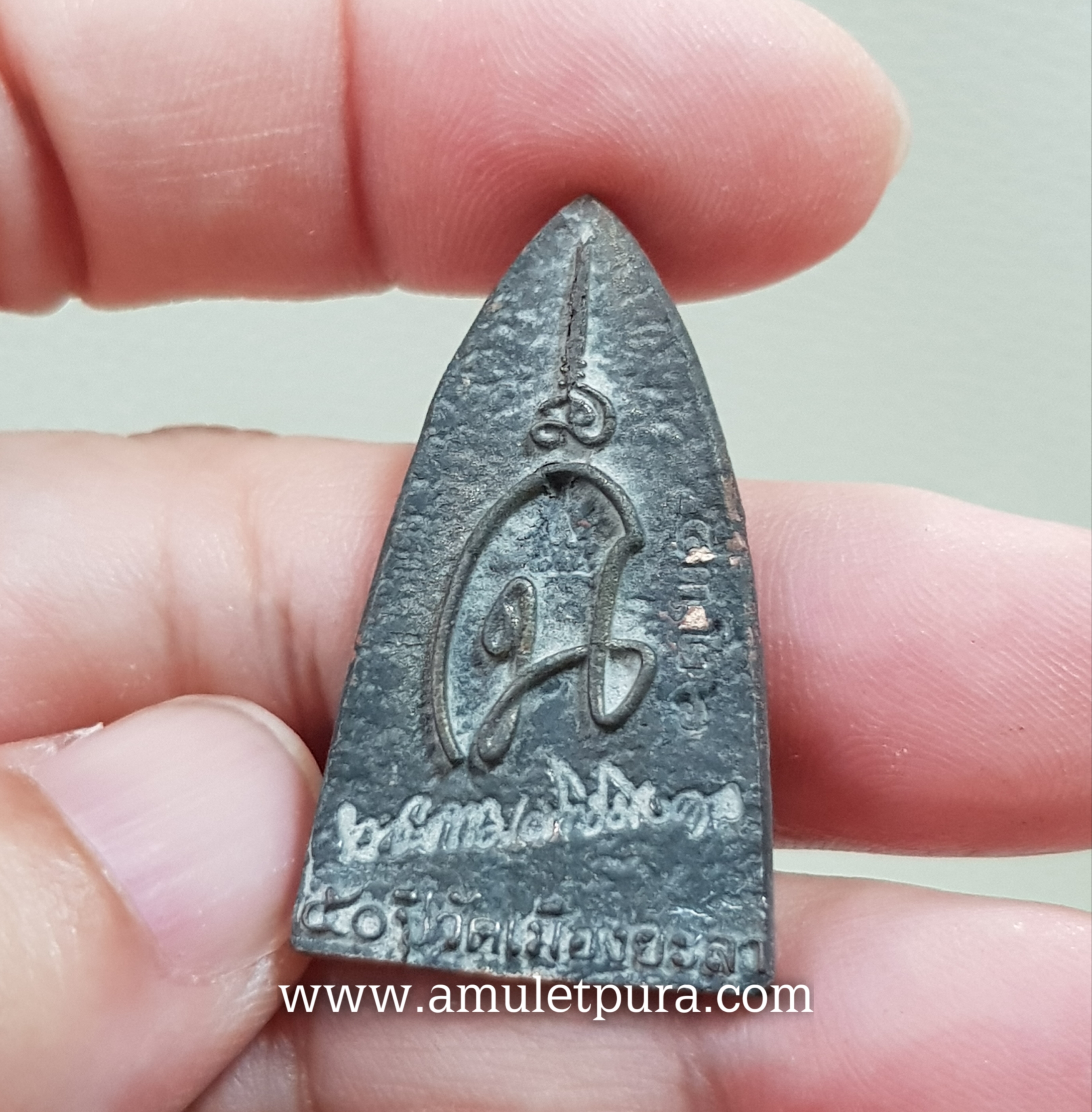 หลวงปู่ทวด หลังเตารีด พิมพ์ 50 ปี วัดเมืองยะลา(ทองผสม)รุ่นสันติสุข ปี52 พ่อท่านฉิน วัดเมืองยะลา จ.ยะลา(ตอกโค้ด หมายเลข๔๓๒๖)