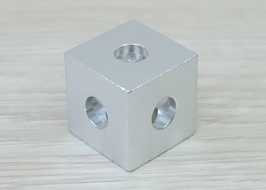 Cube Corner Bracket (Silver)