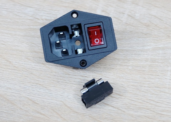 AC-01A Plug Socket 3 Pin Male AC250V พร้อมสวิทช์และฟิวส์ 10A