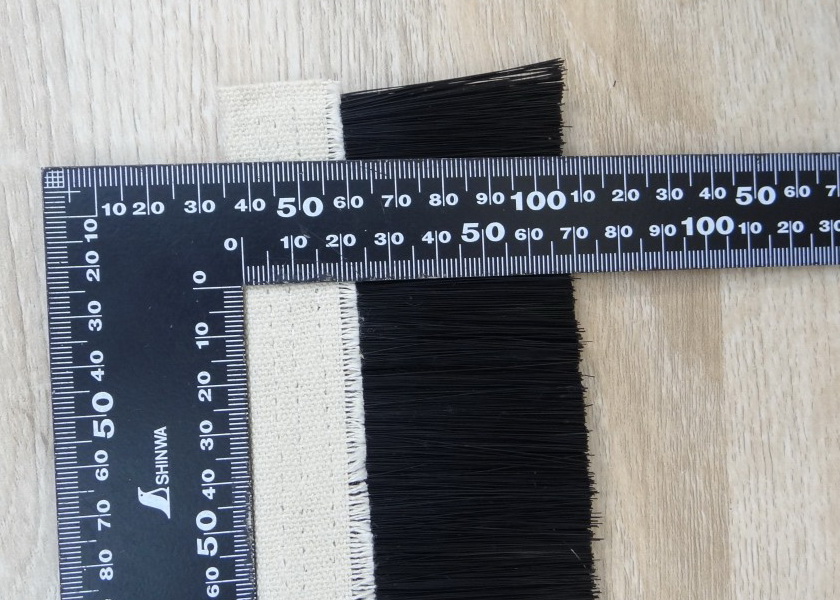 แปรงดักฝุ่น 70mm x 1M Nelon Brush Vacuum Cleaner (Black)