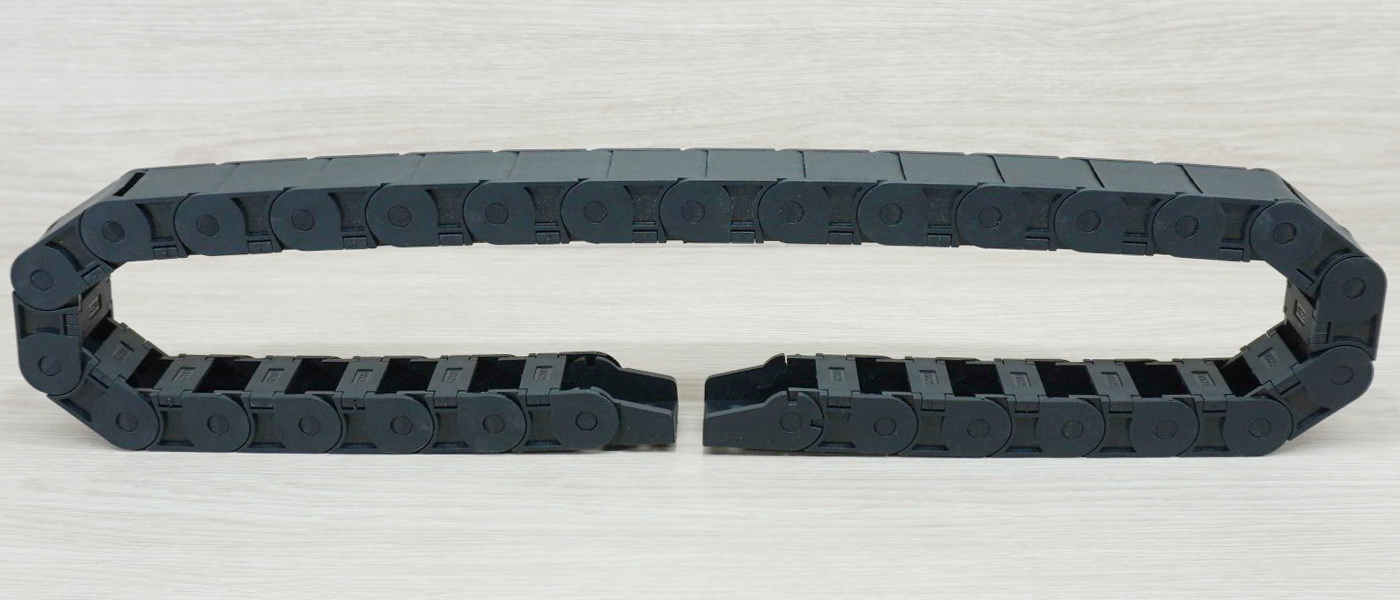 18 X 25 mm Cable Drag Chain R38mm ยาว 1M และ End Connectors 2-รูยึด (Semi-Enclosed)