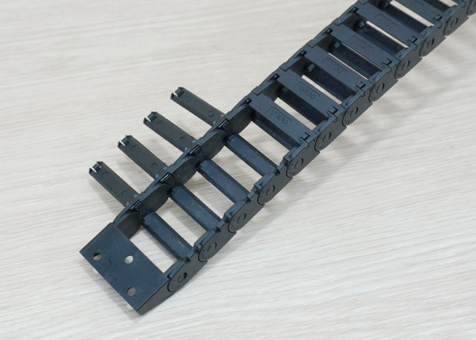 10 x 30 mm Cable drag chain R28mm ยาว 1M และ End Connectors (Bridge open outside)