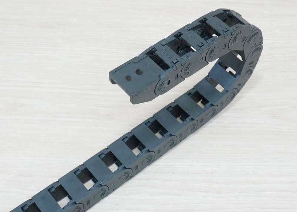 15 x 15 mm Cable Drag Chain R38mm ยาว 1M และ End Connectors (Bridge open outside)