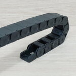 15 x 20 mm Cable Drag Chain R28mm ยาว 1M และ End Connectors 2รูยึด (Semi-Enclosed)