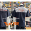 รหัส A28 : เสื้อช่างแขนสั้นผ้าคอมทวิวสีกรมท่าอกเทาอ่อนคาดอกเหลือง-กรมท่า